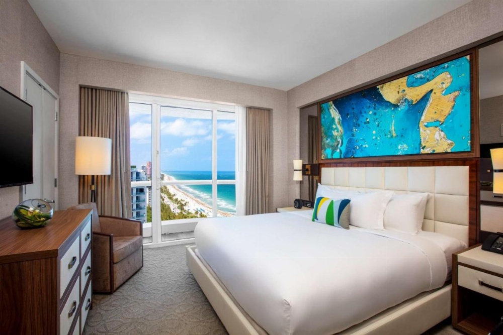 One-Bedroom Suite with Partial Ocean View - Hearing Access